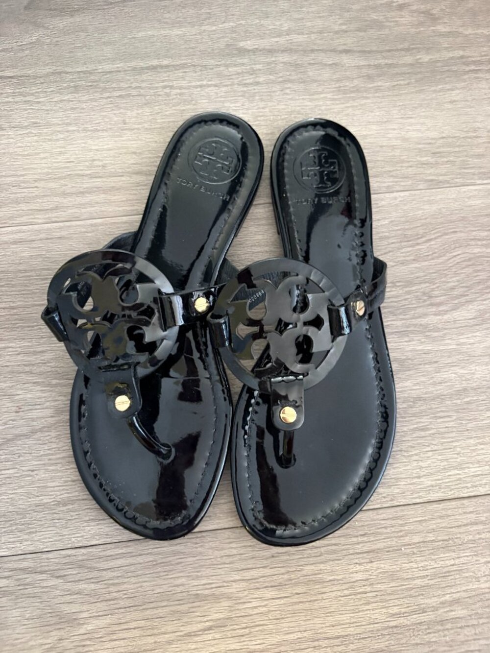 Tory Burch Miller Sandals Black Patent Leather Logo Flip Flops Size 7.5